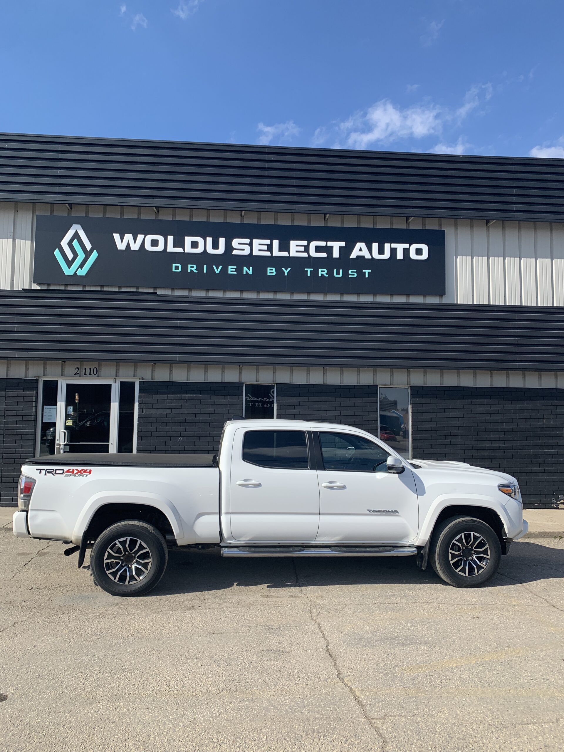 2020 TOYOTA Tacoma SR5